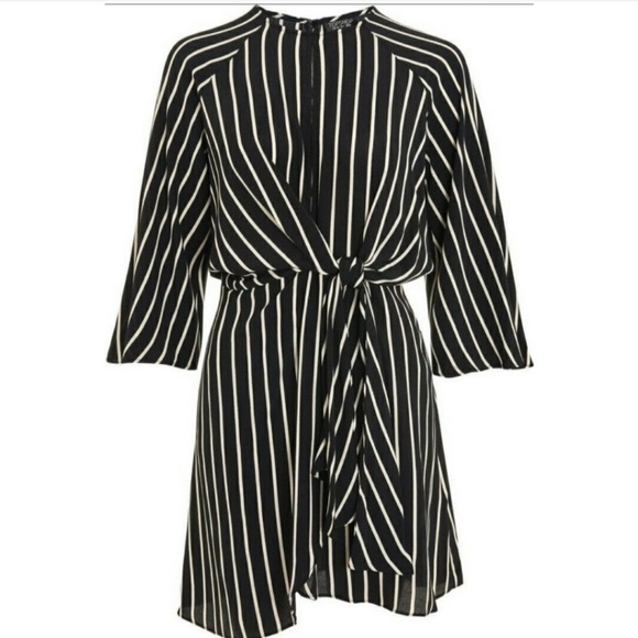 Vertical stripe dress with keyhole and tie in front. - Picture 2 of 8